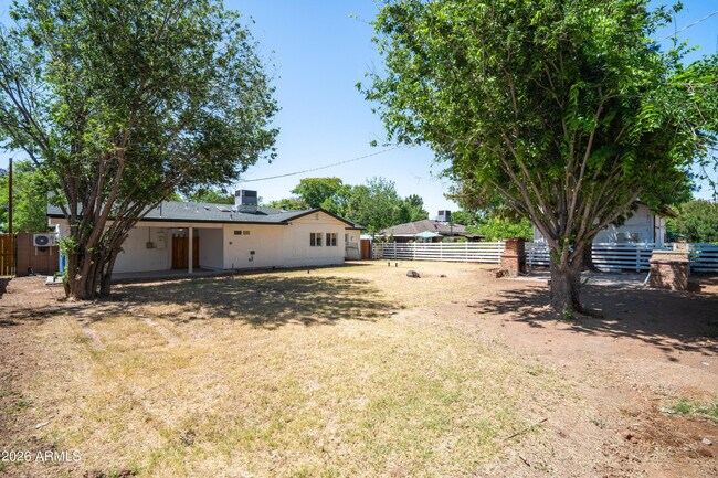 Building Photo - 4028 E Edgemont Ave
