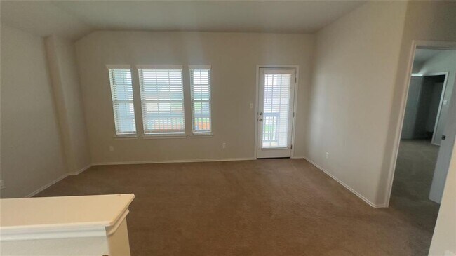 Building Photo - 129 Goldfinch Dr