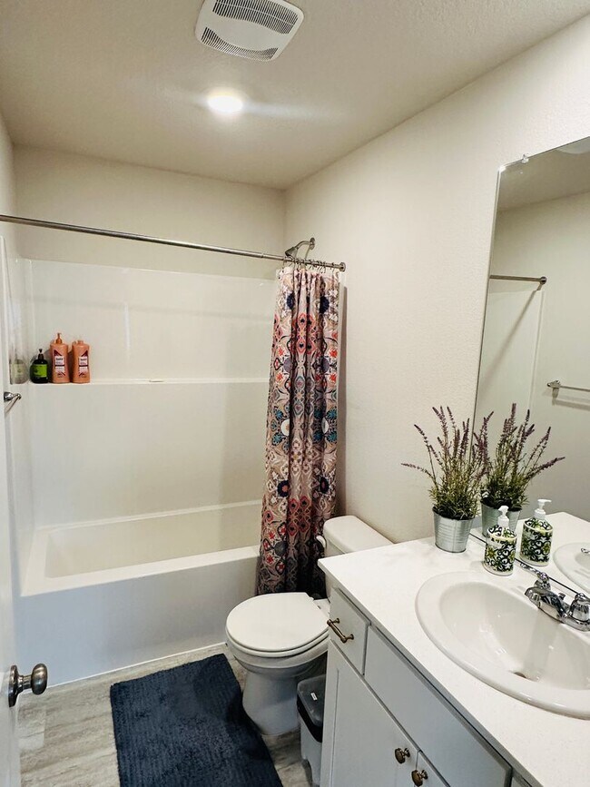 Building Photo - Beautiful Nearly New Ridgefield Home