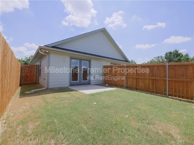 Building Photo - 605 E Carter St