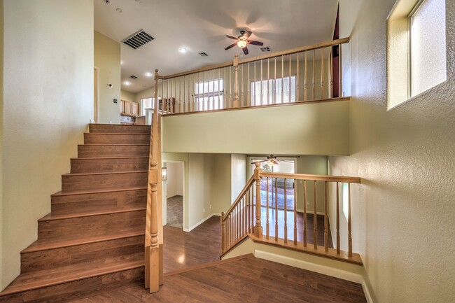 Building Photo - "Embrace Comfort and Style: Spacious 3-Bed...