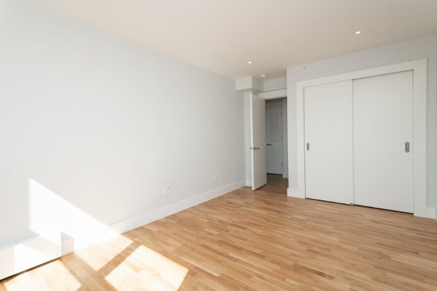 Building Photo - 1424 Columbia Rd