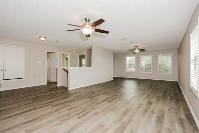 Building Photo - 10044 Legacy Dr