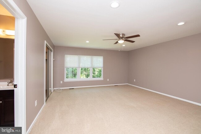 Building Photo - 322 Kings Croft Dr