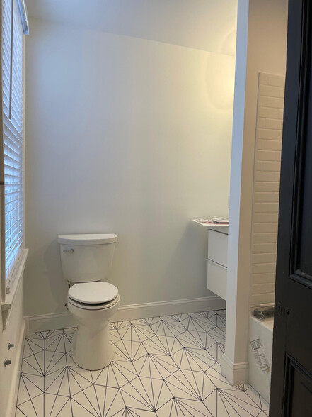 HALL BTH - 323 W Gay St