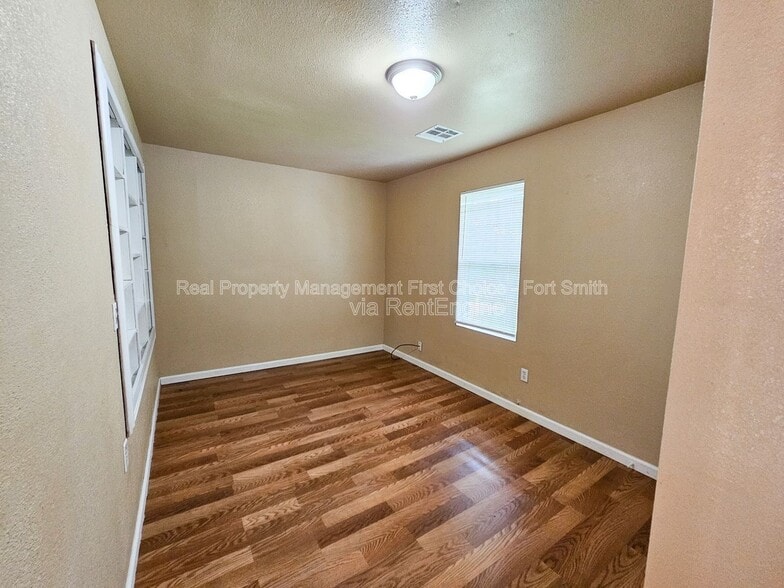Building Photo - 1008 S 23rd St