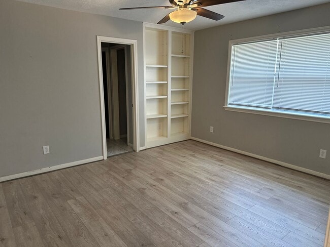 Building Photo - Take a look at this 4 bedroom 2 bath home