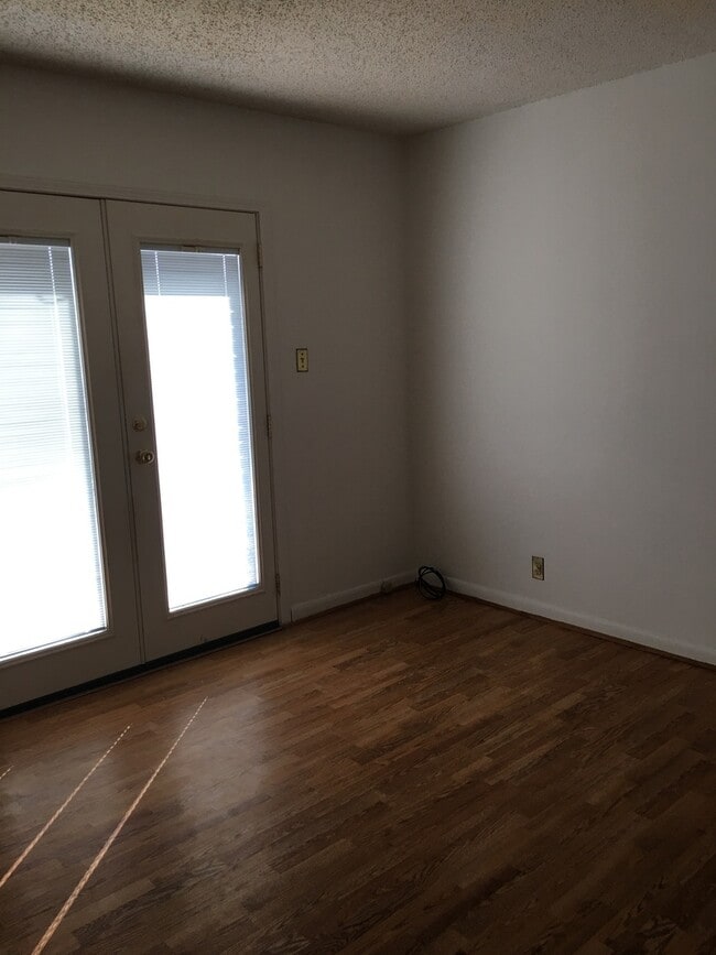 Building Photo - 409 W Dogwood St