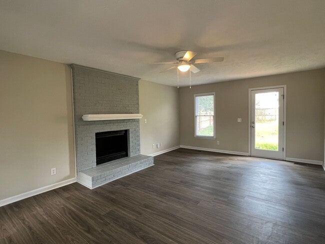 Building Photo - Charming 3 Bed 2.5 Bath Home in Beaver Run