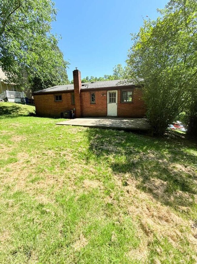 Building Photo - Fabulous 3 bed 1 bath House in Penn Hills