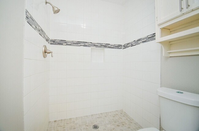 Building Photo - 155 April Waters Dr W