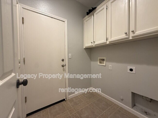 Building Photo - 3108 Tintorera Way