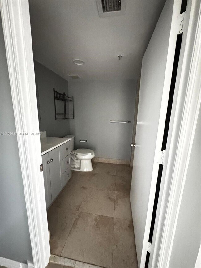 Building Photo - 450 S Park Rd