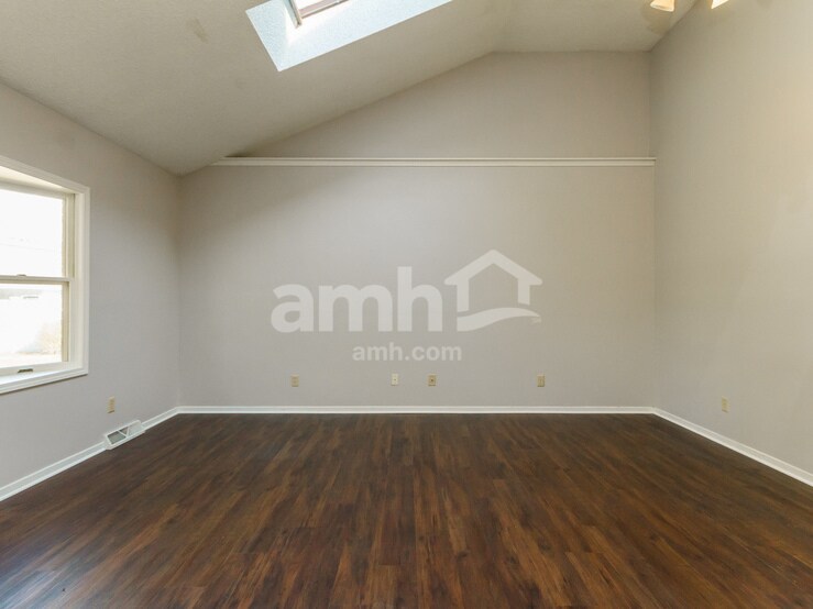 Building Photo - 380 Comet Dr