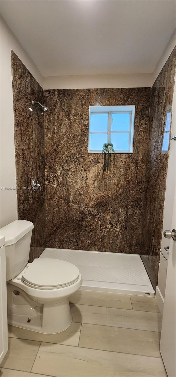 Building Photo - 800 SW 10th Ave