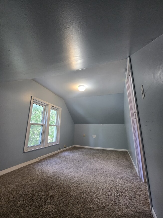 Building Photo - 532 Cedar St