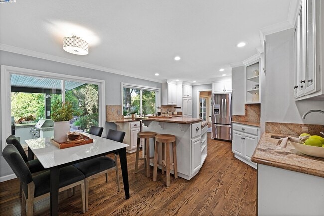 Building Photo - 519 Ellesmere Dr