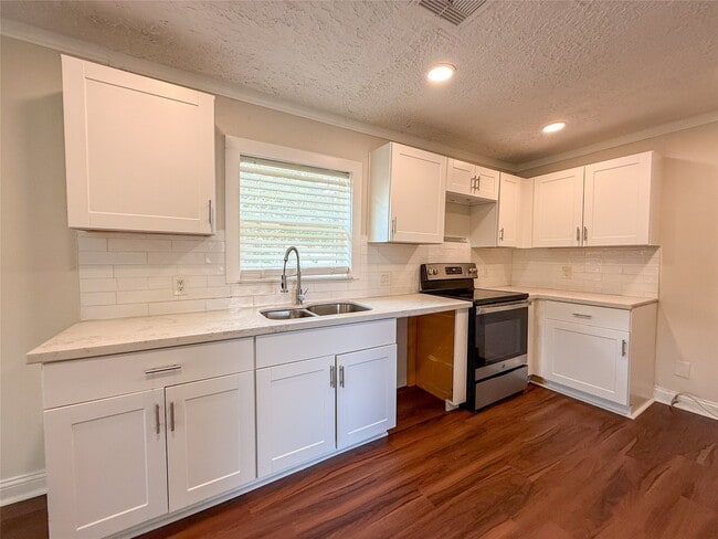 Building Photo - 6009 Jerrycrest Dr