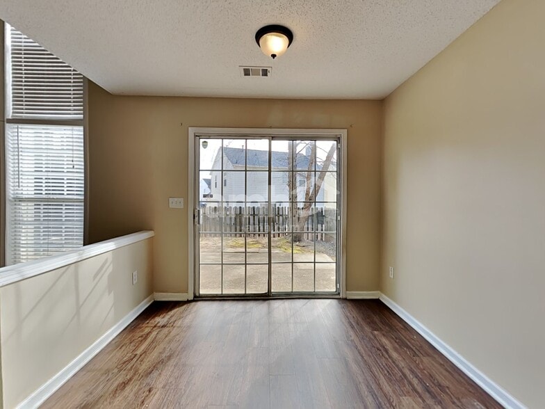 Building Photo - 4145 Ridgefair Dr