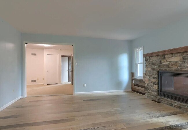 Building Photo - Secluded 3 Bedroom 4 Bath Home