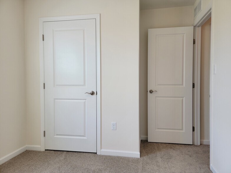 Building Photo - 62 Rollins Ln