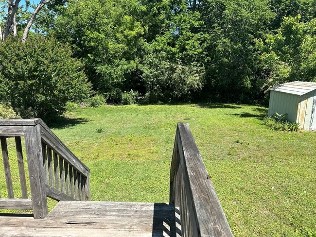 Building Photo - 133 Green Meadow Dr