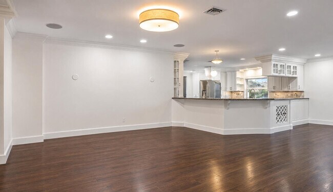Building Photo - 1419 NE 57th St