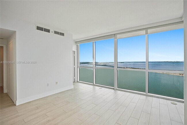 Building Photo - 2101 Brickell Ave