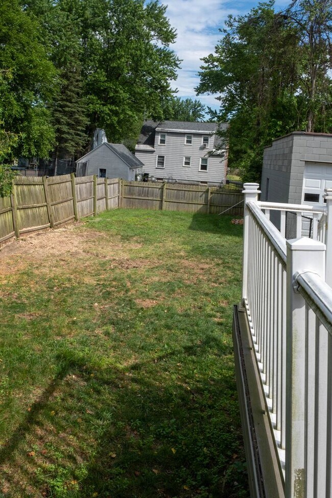 Building Photo - Beautiful Four Bedroom Home
