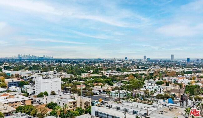 Building Photo - 1155 N La Cienega Blvd