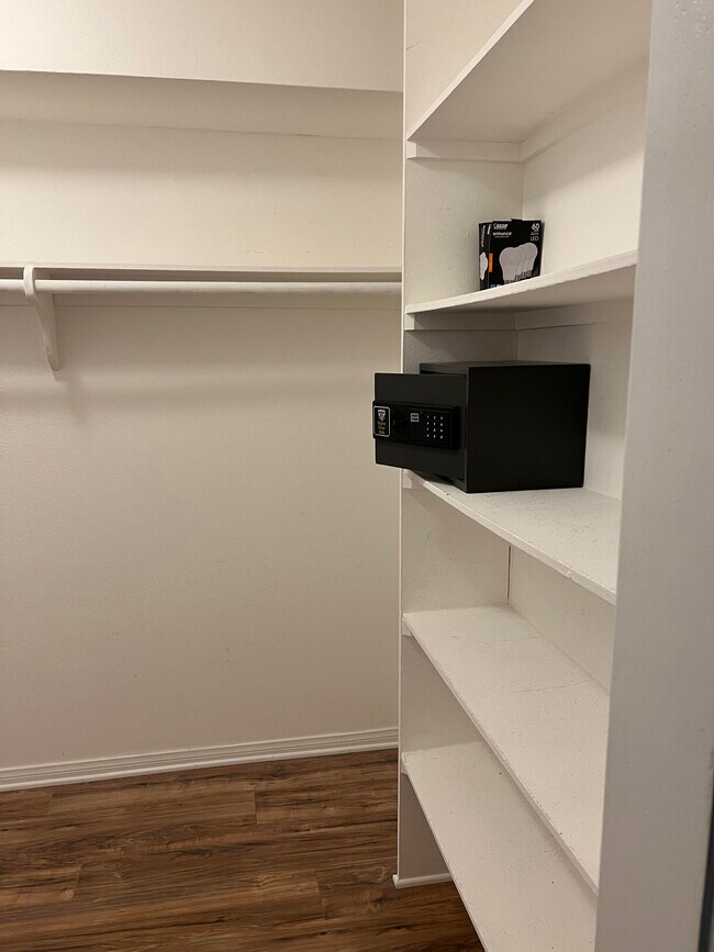 Walk in Master with Safe - 23679 Park Capri