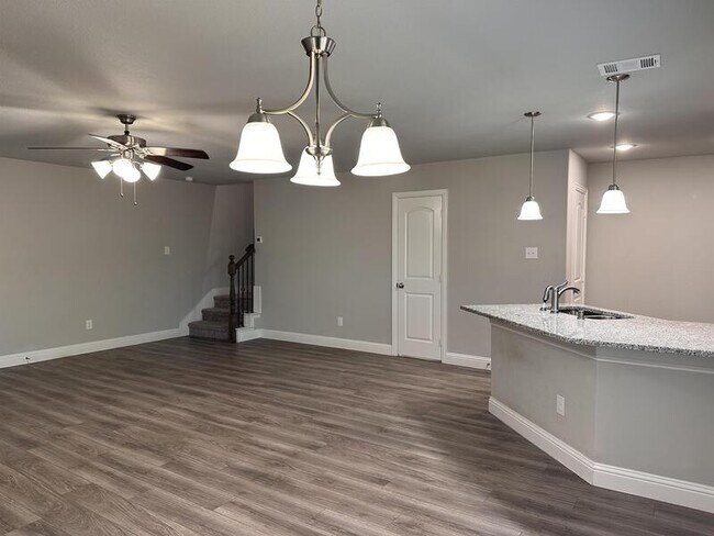 Building Photo - 6801 Jade Dr