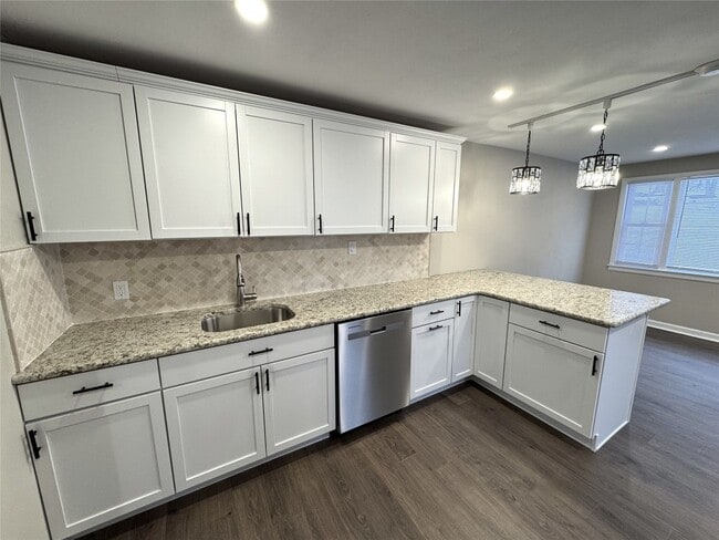 Building Photo - 608 Winston Dr