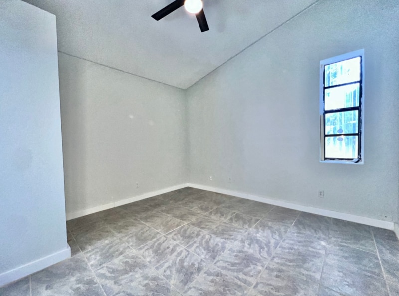 Building Photo - 707 E Spruce St