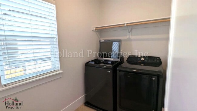 Building Photo - 13728 SW 166th Ave