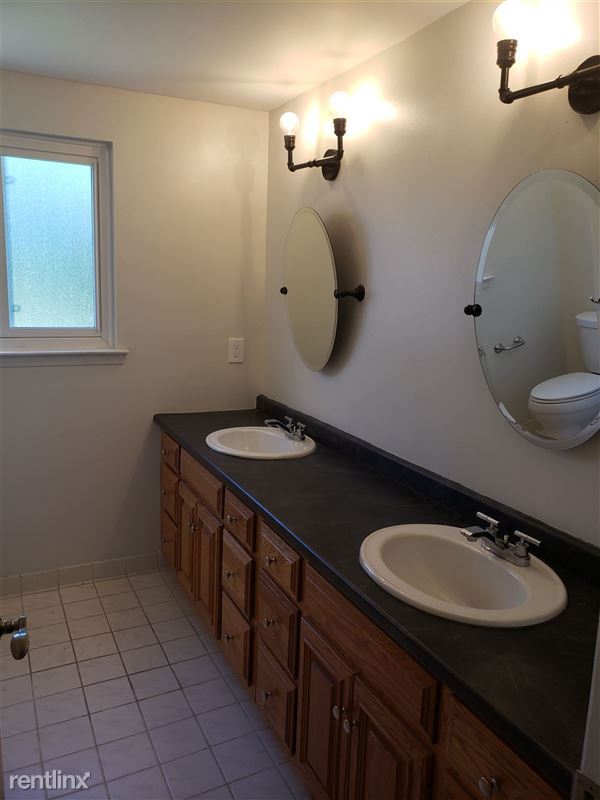 Building Photo - 2884 Hawks Ave
