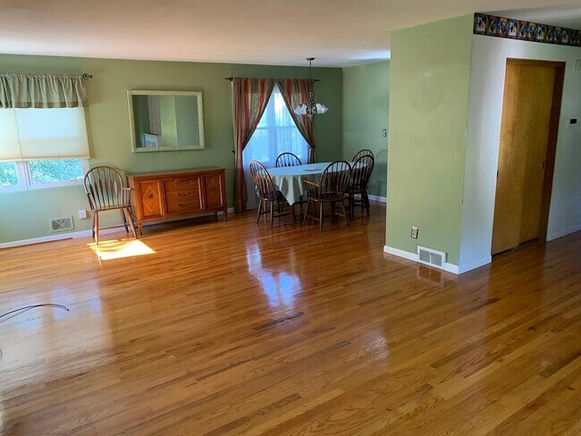 Building Photo - 3137 Belmont Ave