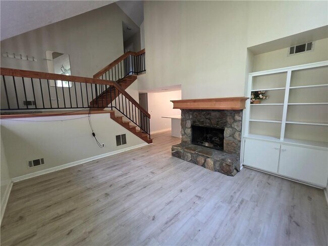 Building Photo - 4694 Shallowford Rd