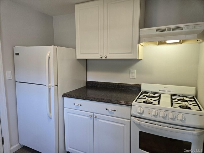 Building Photo - 4 Private Rd