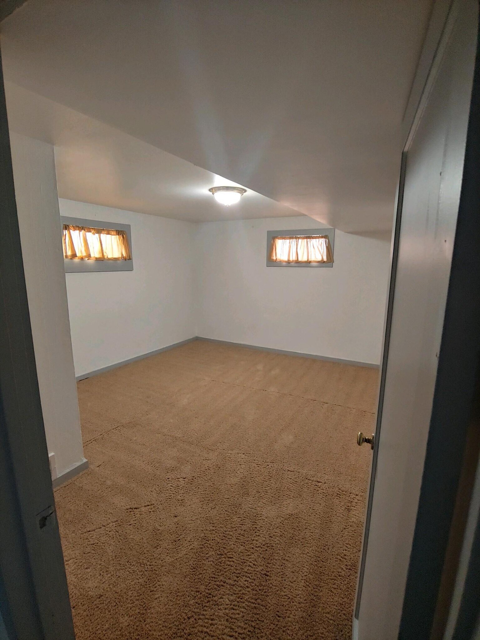 Master Bedroom - 4469 Orchard Ave