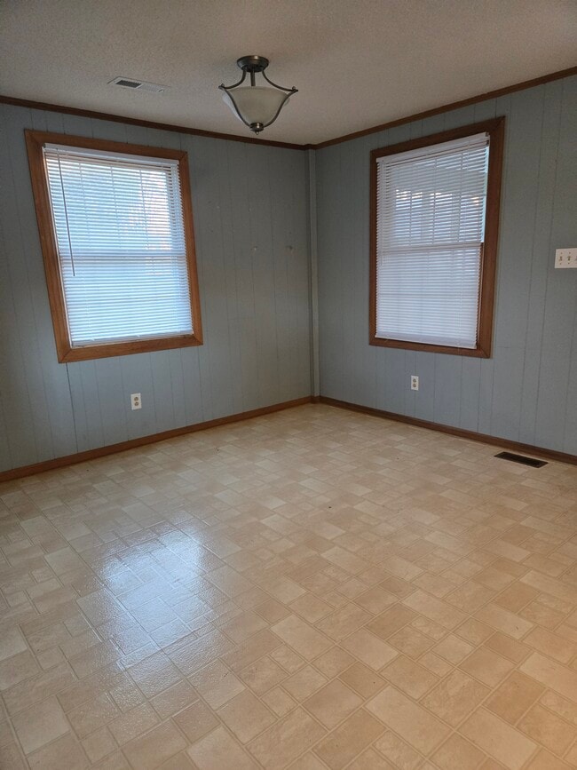 Building Photo - 2300 Country Living Ln