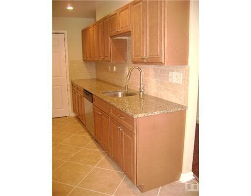 Building Photo - 107 Chatham Dr