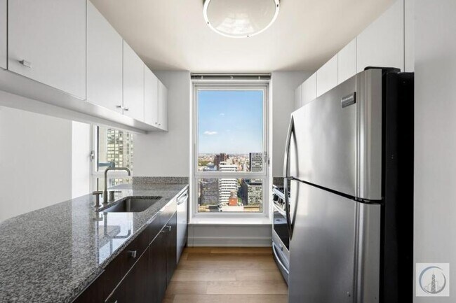 Building Photo - 2 bedroom in Long Island City NY 11101