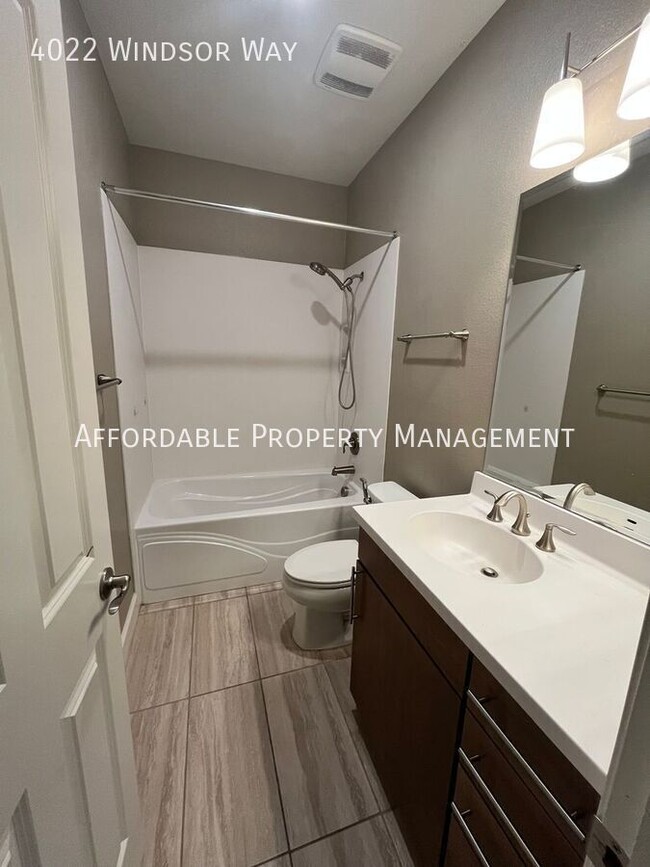 Building Photo - 4022 Windsor Wy