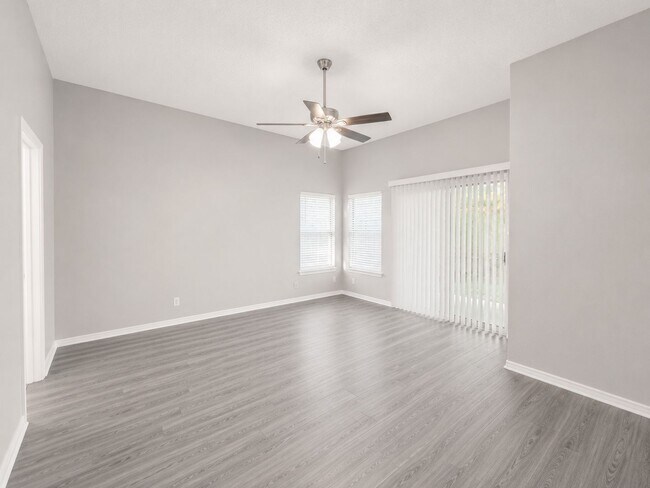 Building Photo - Completely updated Ventura beauty with over 2,000 square feet, TWO living areas, and a downstairs...