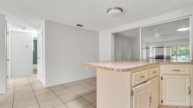 Building Photo - 7634 Fox Hollow Dr