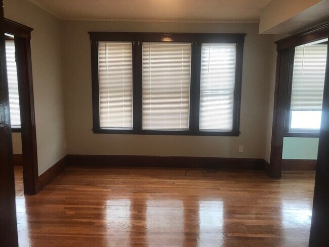 Building Photo - 18 Hanover Cir