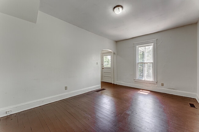 Building Photo - 975 Dorsey Ave