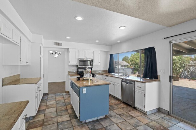 Building Photo - 14710 Ponderosa Ranch Rd