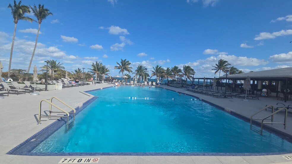 Building Photo - 1980 S Ocean Dr